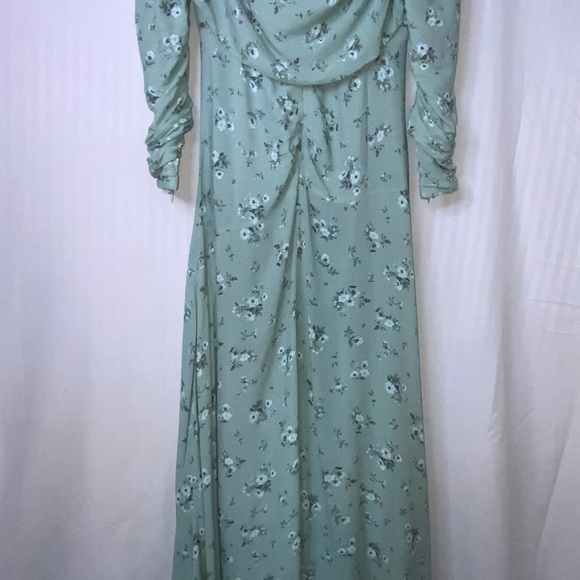 Veiled Collections Long Sleeve Green Maxi Dress - Picture 6 of 14